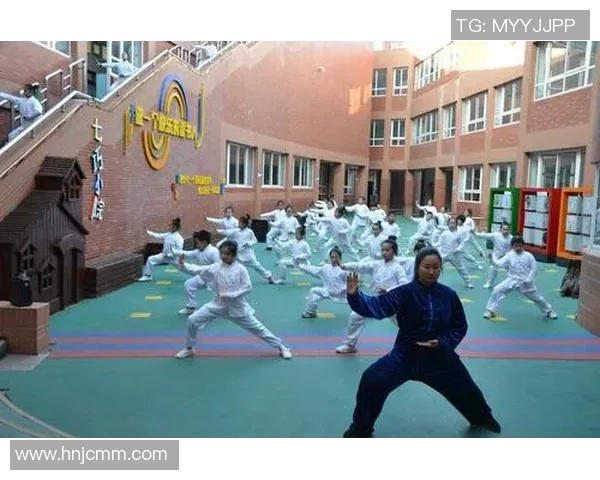 太极群与橄榄球的对决：传统文化与现代竞技的碰撞与融合